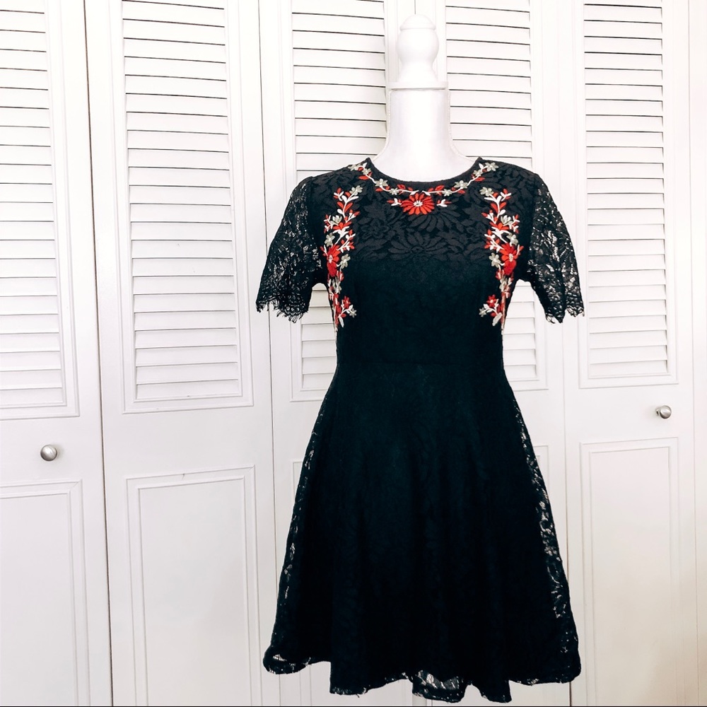 ✨Embroidered Lace Dress✨